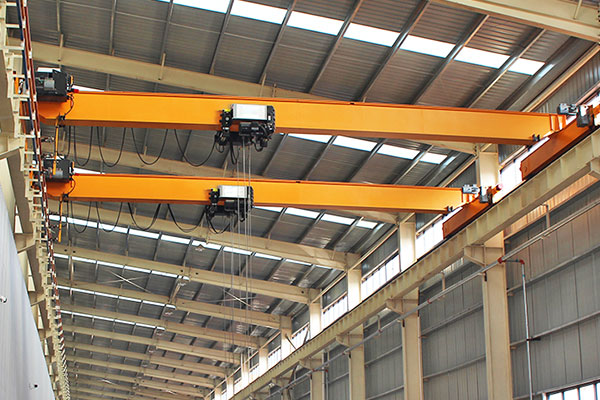 Industrial wire rope hoist