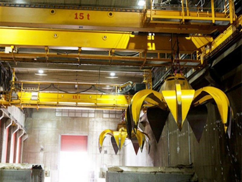 Refuse Crane