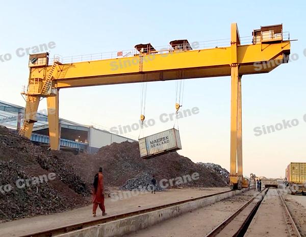 Pakistan Scrap Steel Dumping Container Gantry Crane Project Case