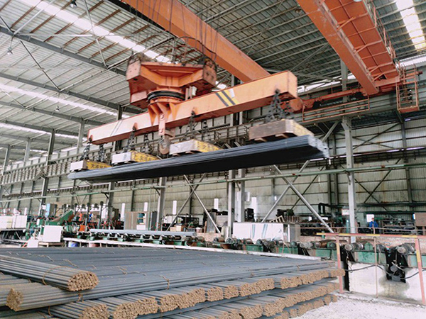 QL OVERHEAD CRANE WITH ELECTROMAGNETIC BEAM.jpg