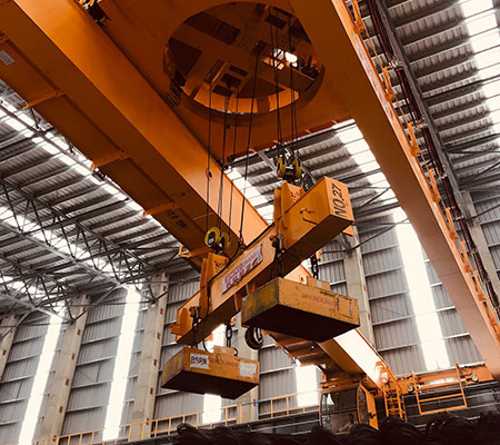 Rotating trolley magnet crane