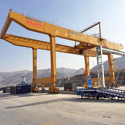 crane for railway freight yards