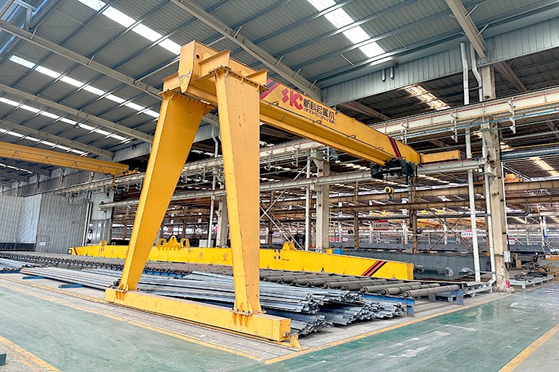 semi gantry crane.jpg